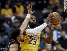 NBA常规赛，湖人107-95轻取开拓者，詹姆斯35+9+5三分