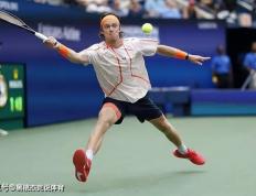 ATP今日战报：卢布列夫锁定年终总决赛资格，鲁德巴塞尔爆冷出局