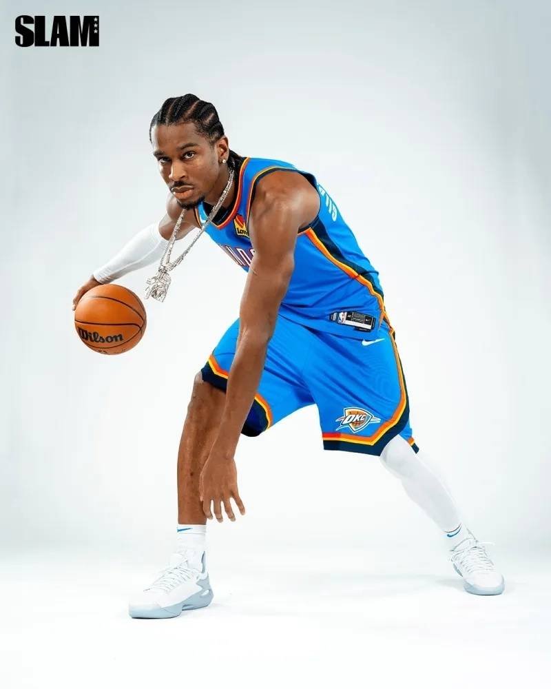 NBA午报｜湖人晒全员海报 勇士克莱重大分歧 KD4次三巨头