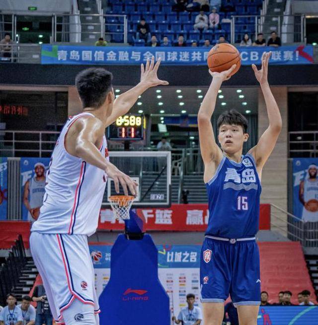 CBA常规赛：广东逆转青岛结束2连败马尚29+5+5杨翰森26+15