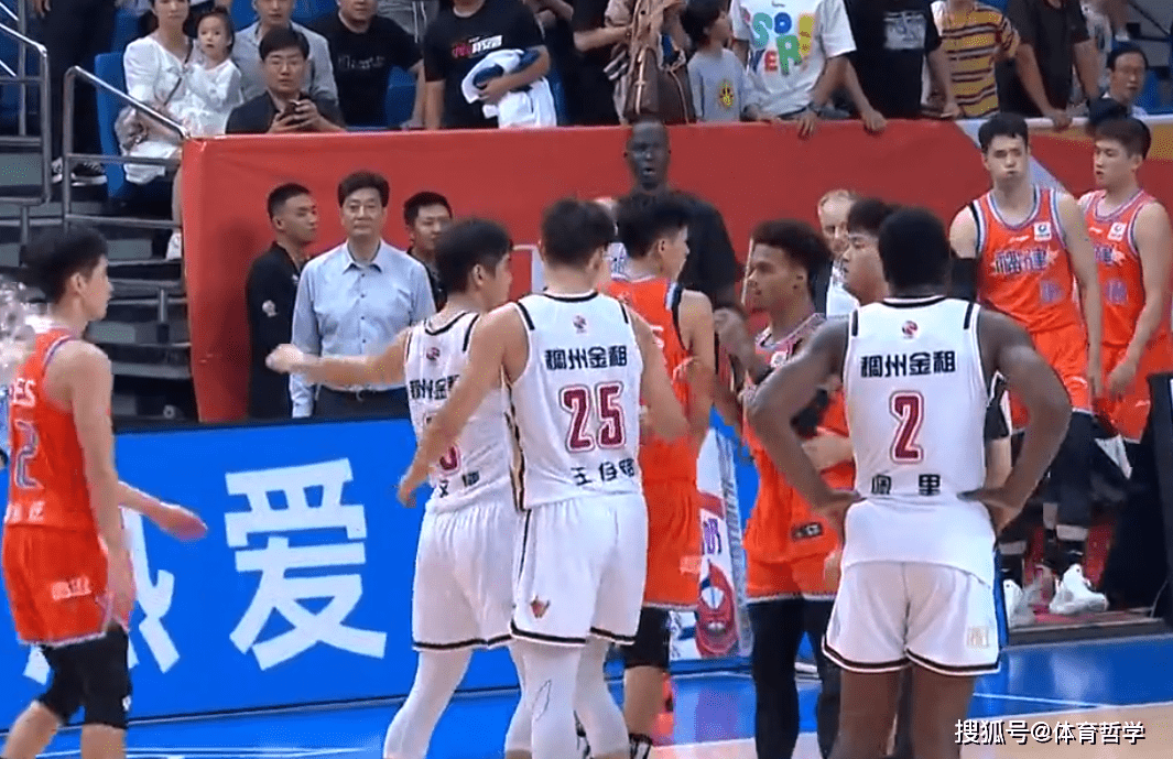 168sports-CBA大冲突！浙江队与福建队赛后打架，吴前抱摔工作人员