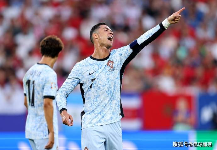 【168sports】欧洲杯出局仅2天，C罗新决定曝光：41岁踢2026世界杯，还不想退队