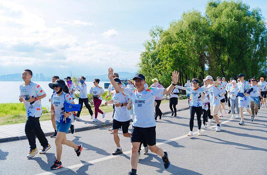 【168sports】奥林匹克日 在洱海之畔欢乐奔跑