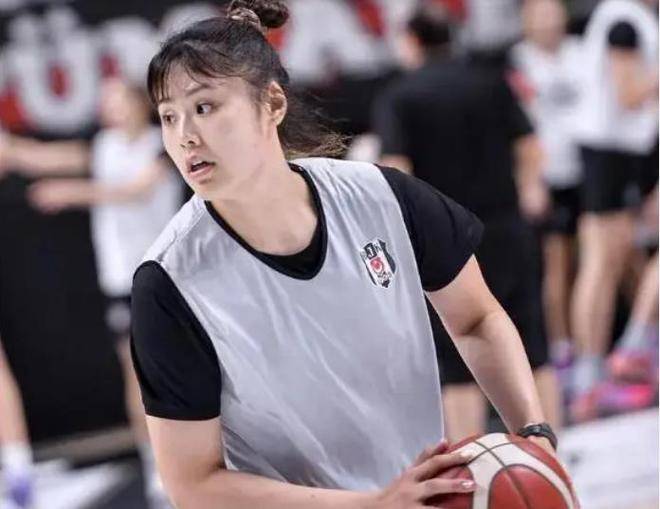 【168sports】女篮出局，李月汝摊牌发声，官宣决定，巴特尔支持，李梦祝福